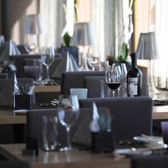 SCHÜWO Wine & Dine: Premium Wine & Dine «Roter Teppich für Weltklasse-Cabernet», Freitag, 7. November 2025 - sehr wenige letzte Plätze