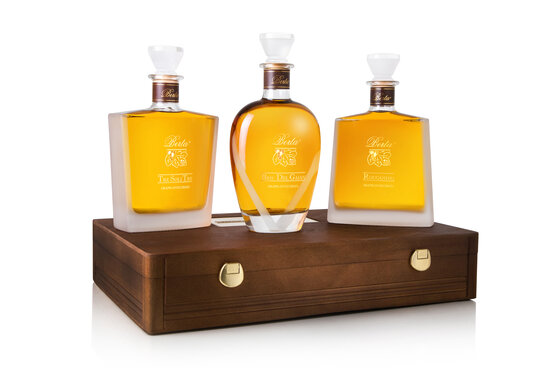 Holzk. 3 Fl. Grappa Berta Roccanivo/Bric del Gaian/Tre Soli Tree (3er Kistchen) (solange Vorrat, kein neuer Liefertermin bekannt)
