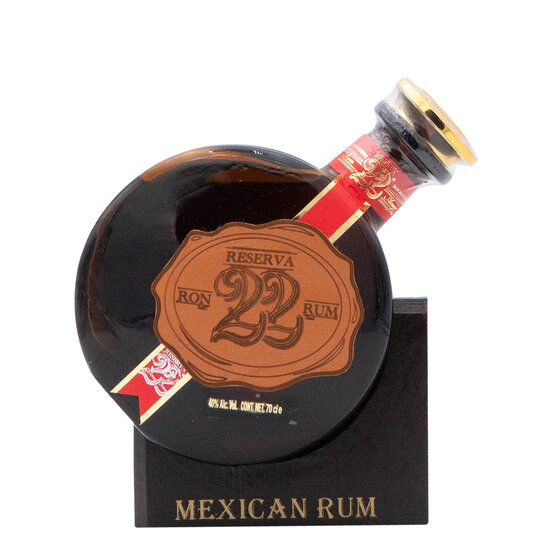 Rum 22 Reserva Ron Prohibido SA Guanajuato Mexico (auf Holzsockel)