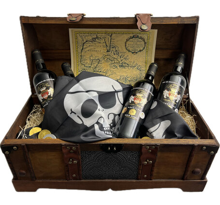 Piraten-Truhe mit 4 Flaschen Château de Cappes Bordeaux 2017, Vorderlader-Pistole, Goldtaler und Schatzkarte