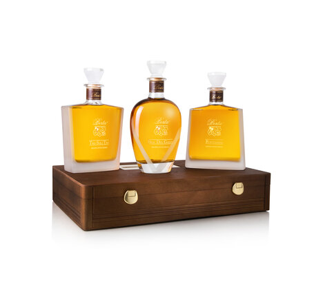 Holzk. 3 Fl. Grappa Berta Roccanivo/Bric del Gaian/Tre Soli Tree (3er Kistchen) (solange Vorrat, kein neuer Liefertermin bekannt)
